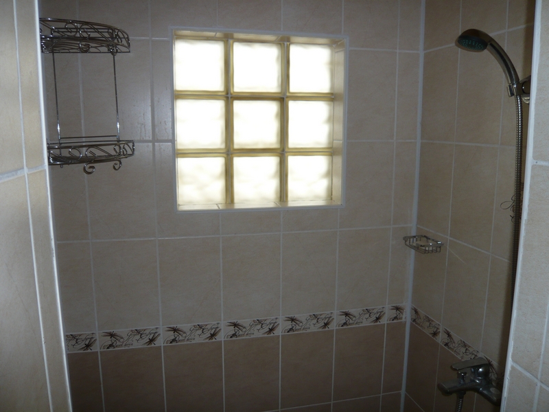 Душ в большом срубе